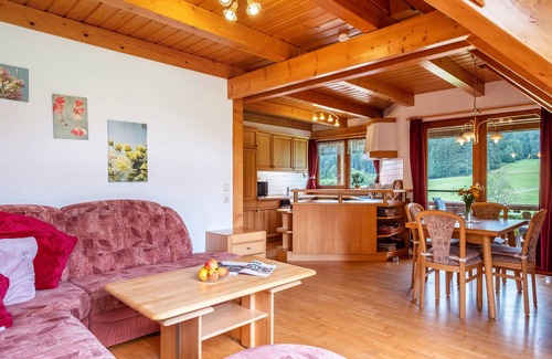 Oberreichenbach Apartamento | Apartamento vacacional 'Weiherblick' con vistas al lago, balcón y WI-FI