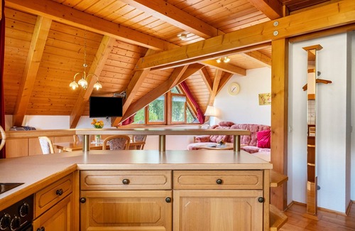 Oberreichenbach Apartamento | Apartamento vacacional 'Weiherblick' con vistas al lago, balcón y WI-FI