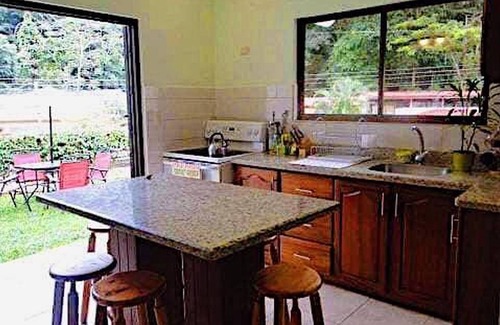 Jacó Casa | Casa de vacaciones en la playa en Punta Leona - con piscina privada