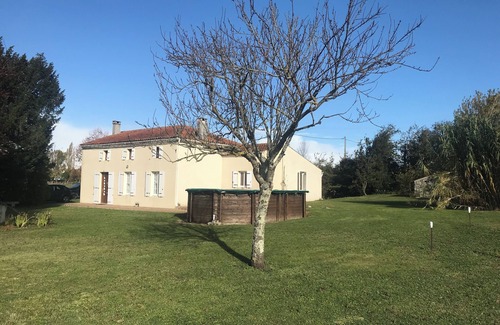 Saint-Ciers-sur-Gironde Casa | Holiday home in the countryside