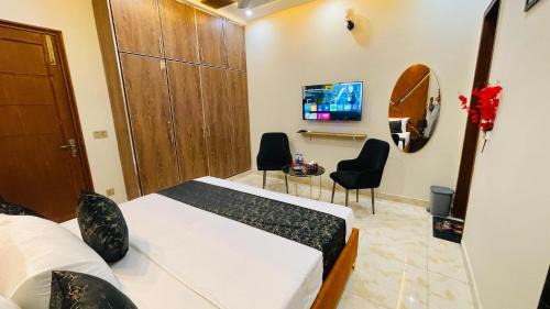 Lahore Hotel | Holiday Guest House Lahore