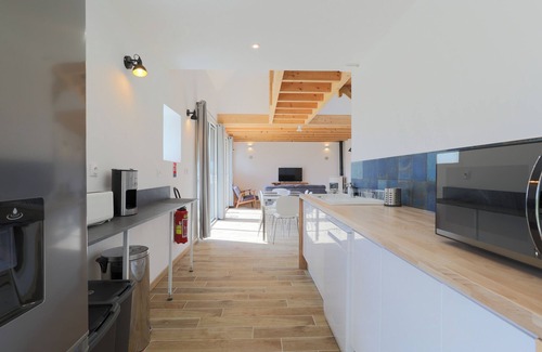 Saint-Michel-en-Greve Casa | Casa de vacaciones 'Gite Des Hauts Grève - Proche Mer' con terraza compartida, jardín y Wi-Fi