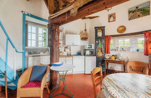 Cherrueix Casa | Casa de vacaciones 'Ancien Moulin À Vent Du 19e Siècle' con vistas al mar, terraza y jardín privado