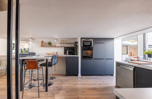 Lorient Casa | Casa de vacaciones 'Beau Loft Lorient - Centre Ville' con terraza privada y Wi-Fi