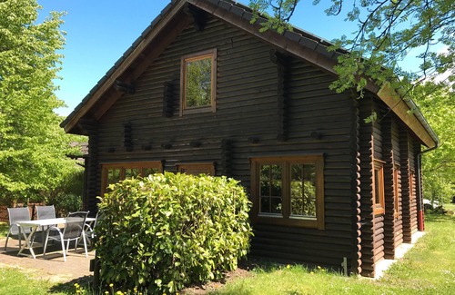 Feriendorf Silbersee Casa | Holiday Home 'Blockhaus Marie' with Private Terrace, Private Garden and Wi-Fi