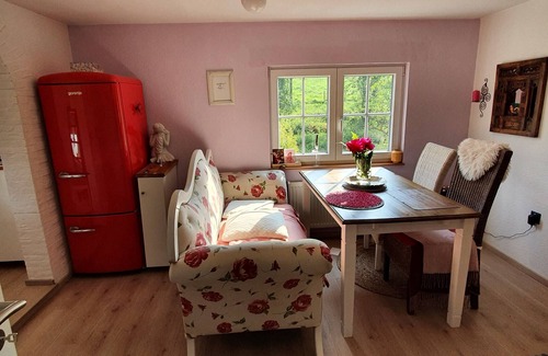 Reichshof Casa | Casa de vacaciones 'Ferienhaus Am Wald' con terraza privada, jardín privado y Wi-Fi