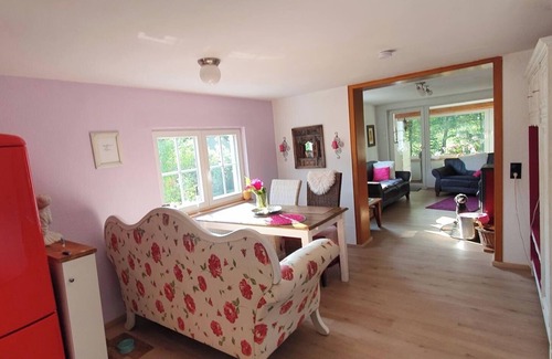 Reichshof Casa | Casa de vacaciones 'Ferienhaus Am Wald' con terraza privada, jardín privado y Wi-Fi