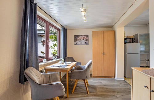 Itzehoe Casa | Casa de vacaciones 'Ferienwohnung Carstens' con terraza privada, jardín privado y Wi-Fi