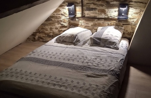 Fresselines Casa | Holiday Home 'Gîte Le Puyrajaud' with Private Terrace, Private Garden and Wi-Fi