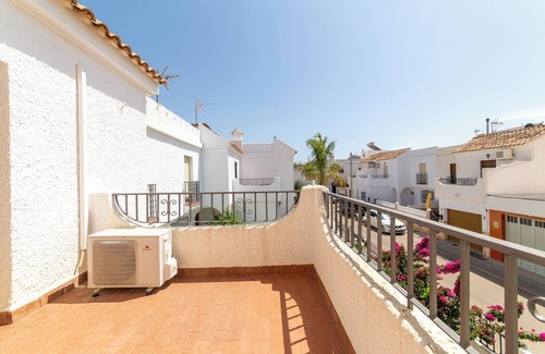 Nijar Casa | Casa de vacaciones 'La Buganvilla' con terraza privada, jardín privado y aire acondicionado