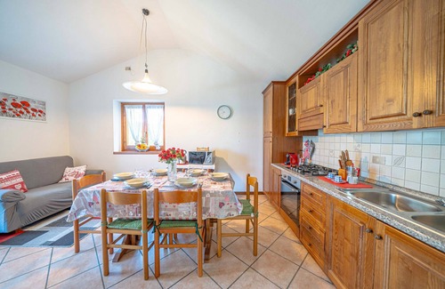 Morbegno Casa | Casa Vacacional 'La Rosa Bianca' con Vista a la Montaña, Terraza Privada y Wi-Fi