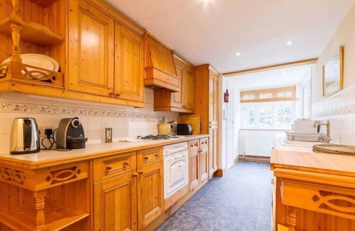 West Finchley Cabaña | Holiday Home of the Month! Finchley, Sleeps 5