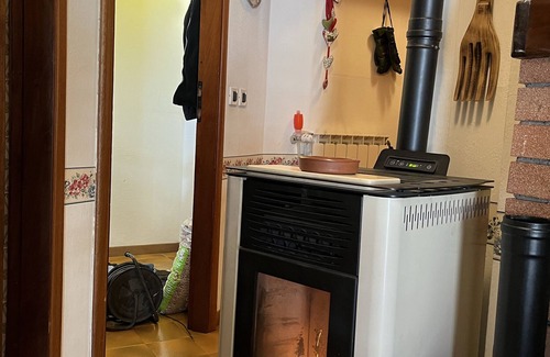 Ventasso Casa | Casa de vacaciones 'Passeggiando Nel Verde' con vistas al lago y balcón