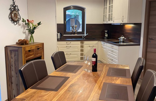 Stromberg Casa | Casa de vacaciones 'Schindeldorf' con terraza privada, jardín privado y Wi-Fi