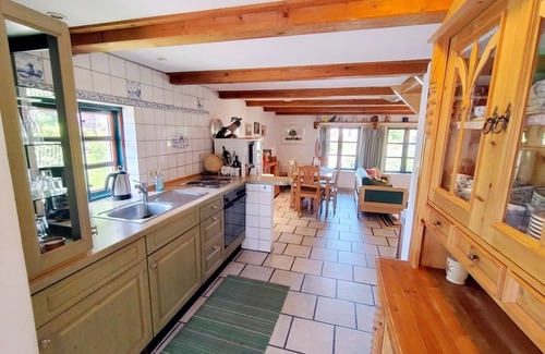 Suderdeich Casa | Casa de vacaciones 'Unser Froschhaus' con terraza privada, jardín privado y Wi-Fi