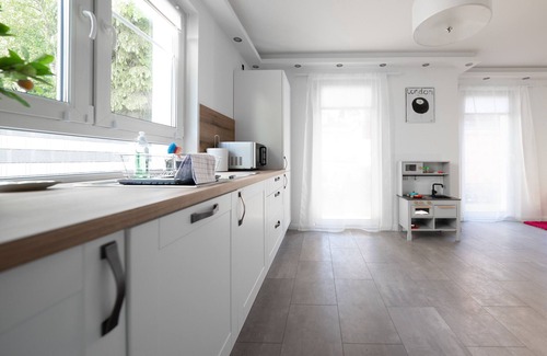 Oststeinbek Casa | Holiday Home 'Weißes Haus, Vollausstattung' with Private Terrace, Private Garden and Wi-Fi