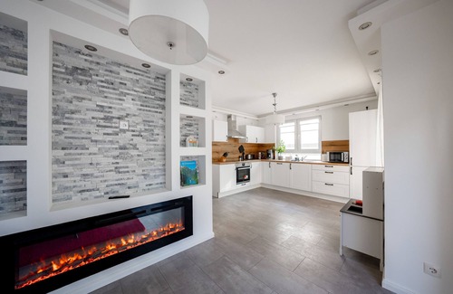 Oststeinbek Casa | Holiday Home 'Weißes Haus, Vollausstattung' with Private Terrace, Private Garden and Wi-Fi