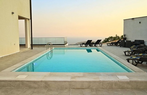 Ravno Casa | Casa de vacaciones Ivanica para 1 - 15 personas con 6 dormitorios - Casa adosada