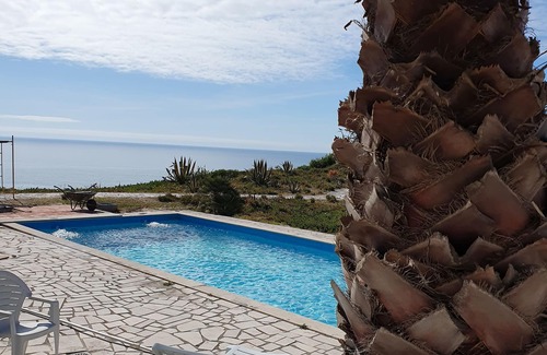 Vale Furado Casa | CASA CERCA DE PAREDES CON PISCINA, BBQ, JARDÍN Y ACCESO DIRECTO A LA PLAYA