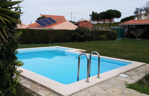 Ericeira Cabaña | Casa de vacaciones con jardín y pequeña piscina a 4 km de playa de Ribeira de Ilhas.