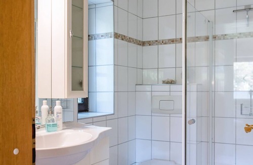 Langballigholz Otro | Casa de vacaciones con vistas al mar y sauna, chimenea y jardín de invierno ubicada directamente en el bosque