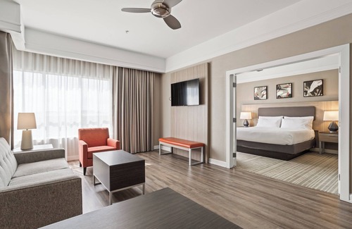 Highlands - Perkins Hotel | Holiday Inn Baton Rouge College Drive I-10 by IHG