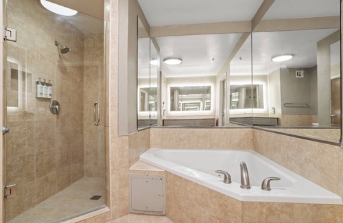 Highlands - Perkins Hotel | Holiday Inn Baton Rouge College Drive I-10 by IHG