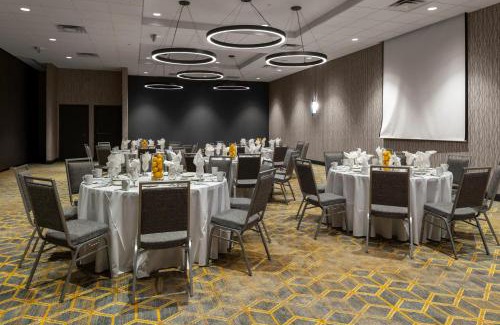 Dedham Hotel | Holiday Inn Boston - Dedham Hotel & Conference Center by IHG
