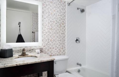 Dedham Hotel | Holiday Inn Boston - Dedham Hotel & Conference Center by IHG