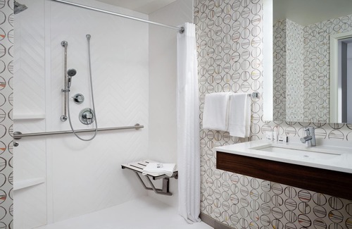 Dedham Hotel | Holiday Inn Boston - Dedham Hotel & Conference Center by IHG