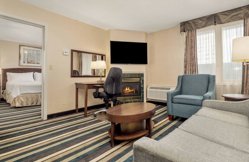 Southside Hotel | Holiday Inn Conference Center Edmonton South by IHG