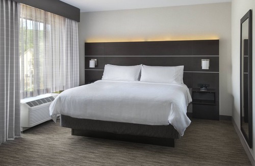 Great Barrington Hotel | Holiday Inn Express Hotel & Suites Great Barrington by IHG