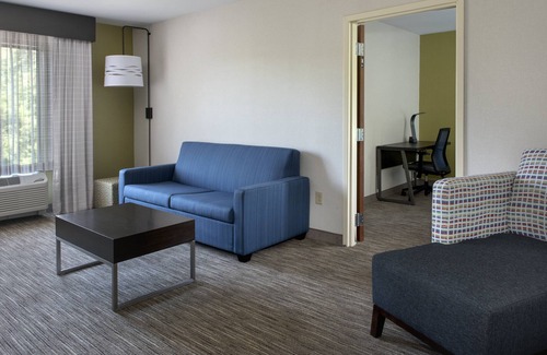 Great Barrington Hotel | Holiday Inn Express Hotel & Suites Great Barrington by IHG