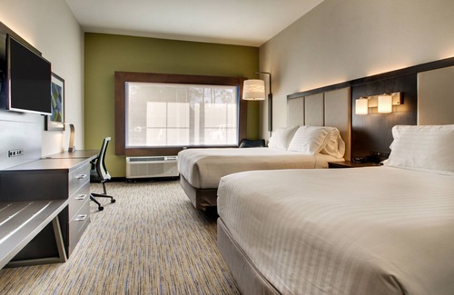 Mount Pleasant Hotel | Holiday Inn Express & Suites Charleston NE Mt Pleasant US17 by IHG