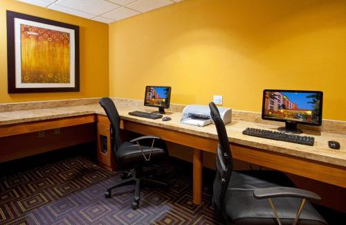 Davie Hotel | Holiday Inn Express and Suites Fort Lauderdale Airport West by IHG