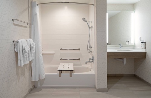 Hollister Hotel | Holiday Inn Express and Suites Hollister by IHG