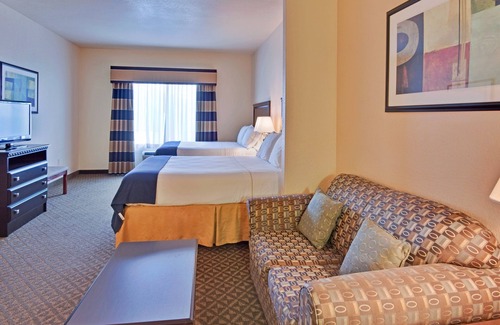 Delano Hotel | Holiday Inn Express Delano by IHG