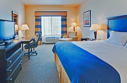 Delano Hotel | Holiday Inn Express Delano by IHG