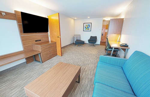 East Lansing Hotel | Holiday Inn Express Hotel & Suites East Lansing by IHG