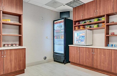 Lake Elsinore Hotel | Holiday Inn Express Hotel & Suites Lake Elsinore by IHG