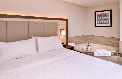 McKinleyville Hotel | Holiday Inn Express Hotel & Suites Arcata/Eureka-Airport Area by IHG