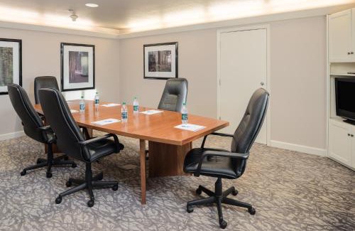 McKinleyville Hotel | Holiday Inn Express Hotel & Suites Arcata/Eureka-Airport Area by IHG