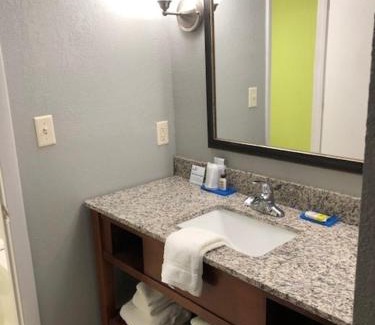 Hickory Hotel | Holiday Inn Express Hickory - Hickory Mart by IHG