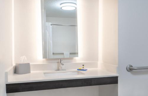 Albuquerque Hotel | Holiday Inn Express Hotel & Suites Albuquerque - North Balloon Fiesta Park by IHG