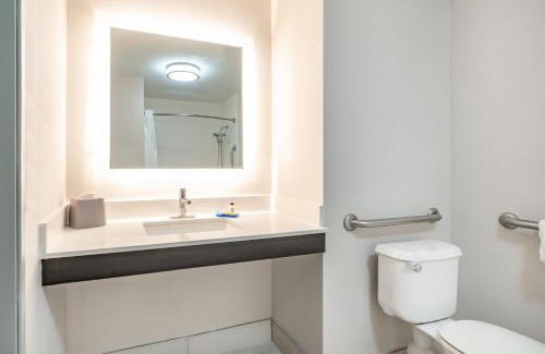 Albuquerque Hotel | Holiday Inn Express Hotel & Suites Albuquerque - North Balloon Fiesta Park by IHG