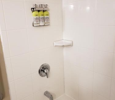 Bairdford Hotel | Holiday Inn Express Hotel Pittsburgh-North/Harmarville by IHG