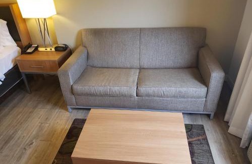 Bairdford Hotel | Holiday Inn Express Hotel Pittsburgh-North/Harmarville by IHG