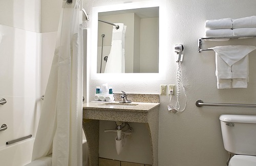 Vermillion Hotel | Holiday Inn Express Hotel & Suites Vermillion by IHG