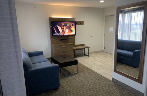 Reno Hotel | Holiday Inn Express Hotel & Suites Franklin-Oil City by IHG