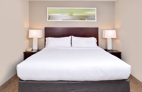 Milton Hotel | Holiday Inn Express Hotel & Suites Lafayette by IHG